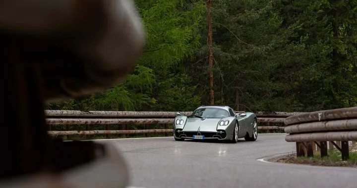 Pirelli Cyber Tyre percorre 1.500 km sulla Pagani Utopia Roadster