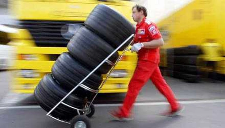 F1: Pirelli fornitore esclusivo per il 2011