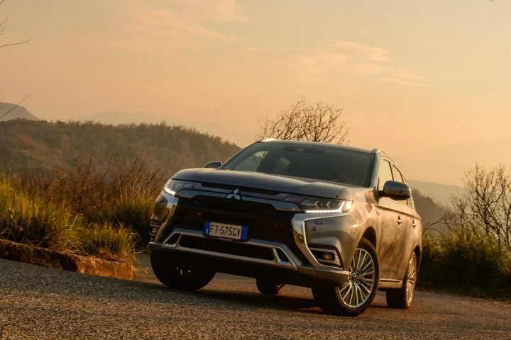 Mitsubishi Outlander 2.4 PHEV Diamond: la prova su strada