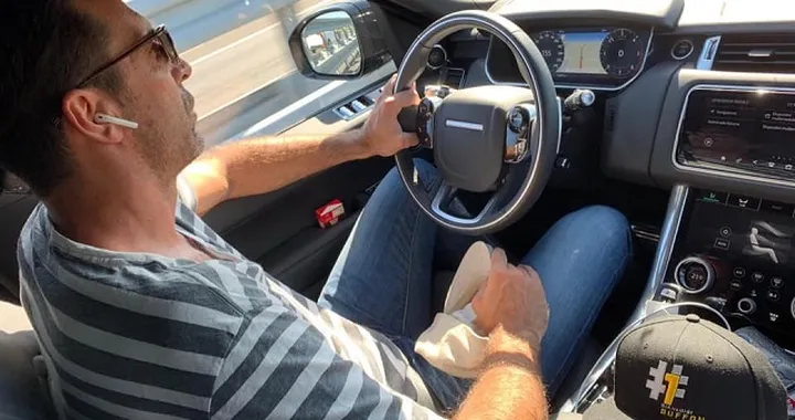 Gianluigi Buffon: in auto a 155 km/h e senza le cinture, è già polemica sui social