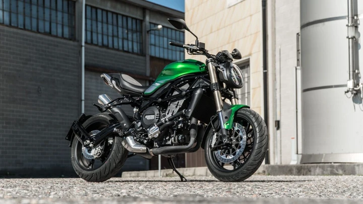 Benelli 802S: arriva la versione con motore TRK 800
