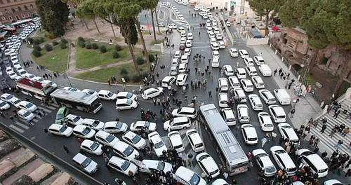 Roma: il giro di vite del Comune per la sicurezza stradale
