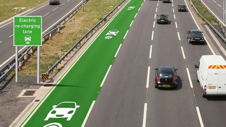Gran Bretagna: più auto elettriche e via libera alla guida autonoma