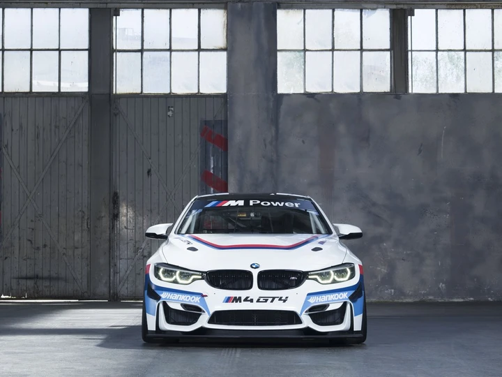 Bmw M4 GT4: Bmw M4 GT4: le immagini ufficiali
