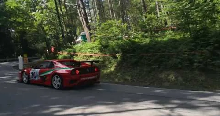 Ferrari F355: incidente in una cronoscalata in Polonia [Video]