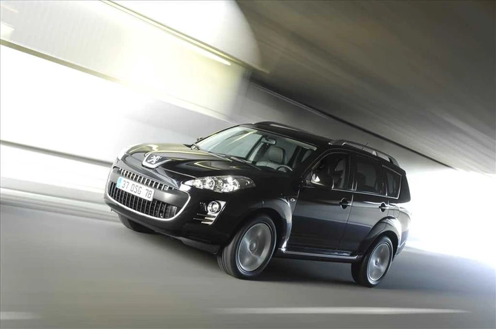 PEUGEOT 4007