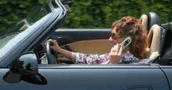 Automobilisti al cellulare pericolo costante