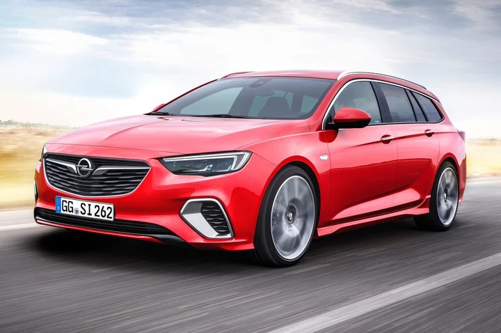 Opel Insignia GSi Sports Tourer: prime immagini ufficiali