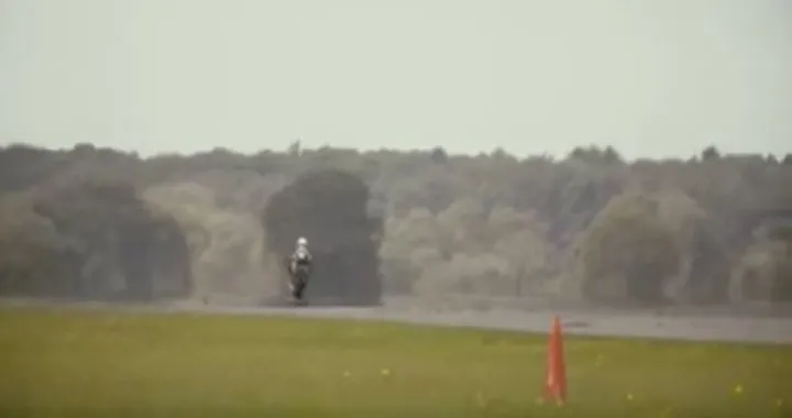 Ted Brady, impennata a 350 km/h: è record