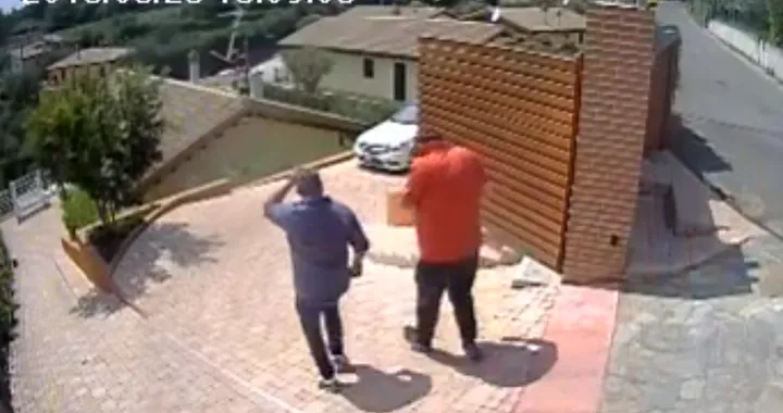 Rubate due auto a regista Rai, lui diffonde video delle telecamere di sicurezza