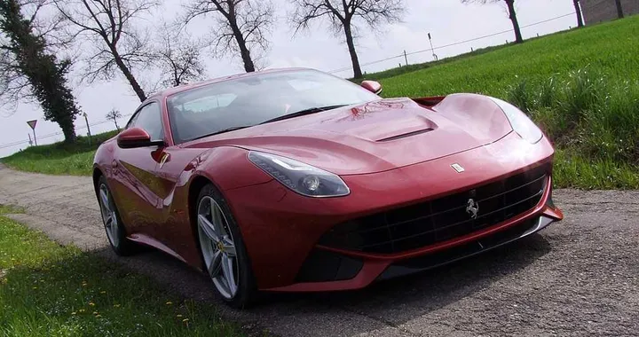 Ferrari F12 Berlinetta: la prova su strada