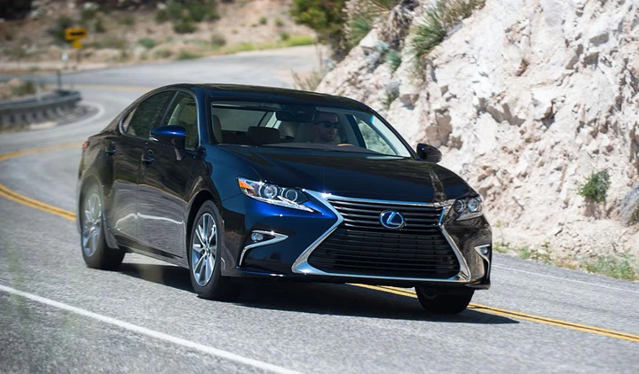 Lexus ES 2015: immagini e dati tecnici ufficiali