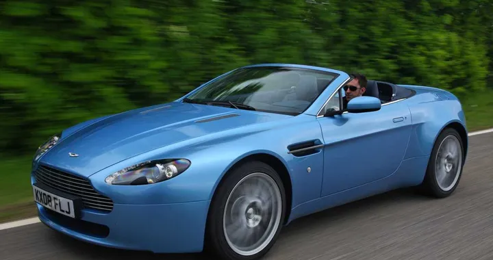Aston Martin V12 Vantage Roadster a Ginevra 2012