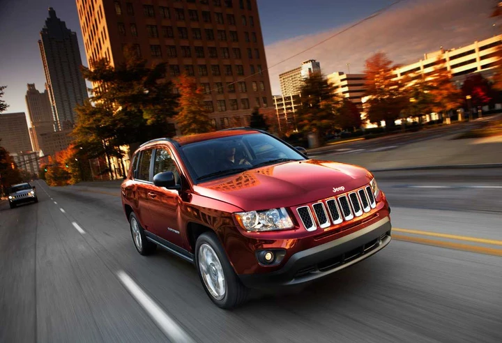 Jeep Compass 2011: restyling o revamping?