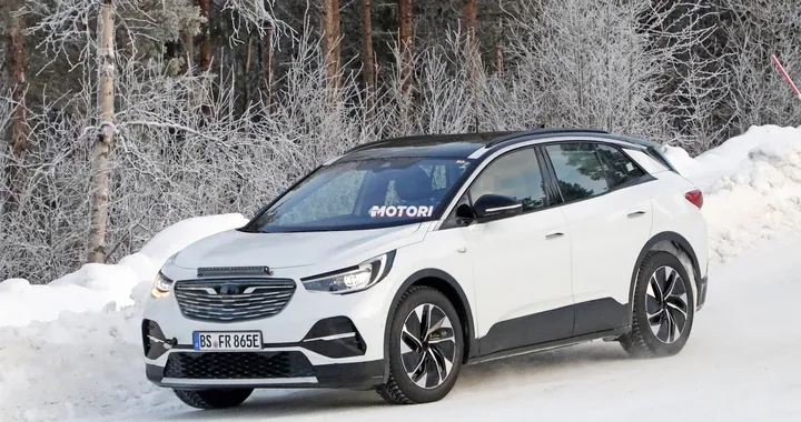 Volkswagen ID.4: nuove foto spia del SUV elettrico