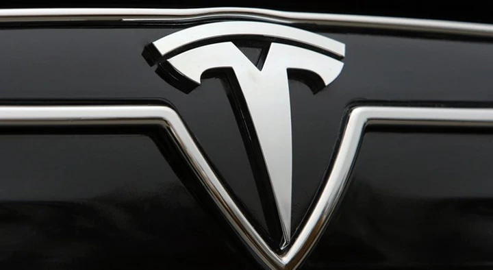 Tesla Model E: arriverà nel 2016