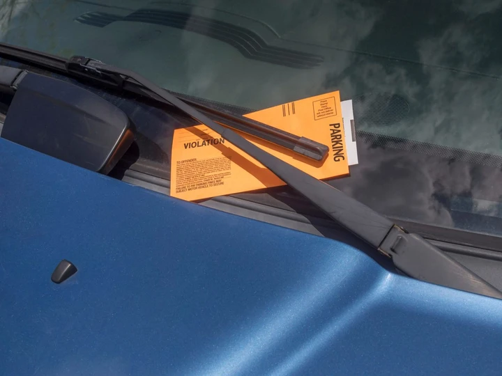 Si può estinguere una multa in 2 ore con soli 1,50 €? Il metodo poco noto