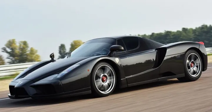 Ferrari Enzo distrutta e ricostruita va all'asta