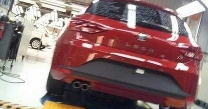 Seat Leon 2013, prime immagini senza camuffature