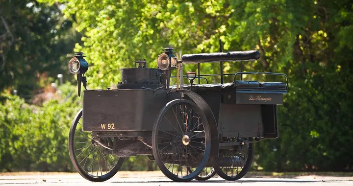 All'asta l'auto marciante più antica del mondo