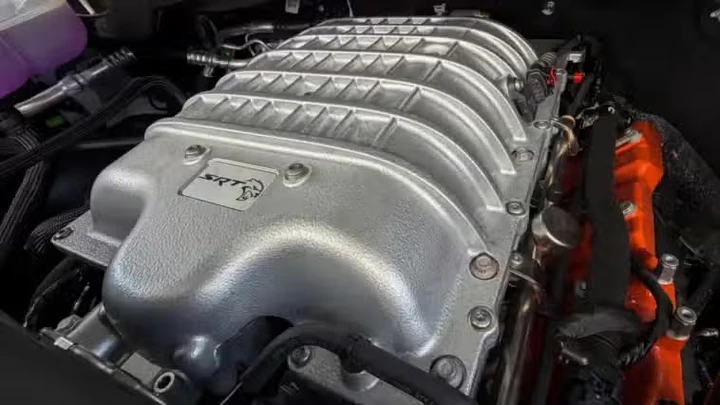 Il V8 torna protagonista: Stellantis torna a crescere grazie a USA ed Europa
