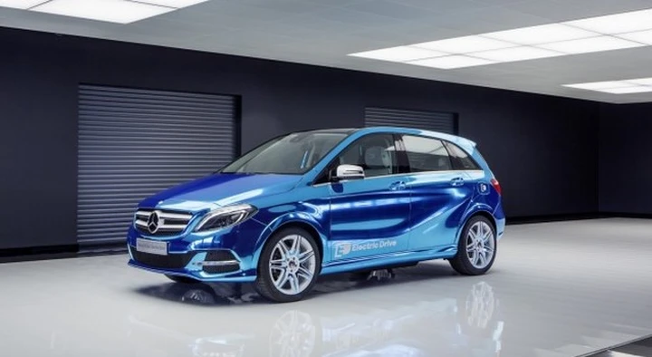 Una Mercedes classe B elettrica ad ogni calciatore del Leicester