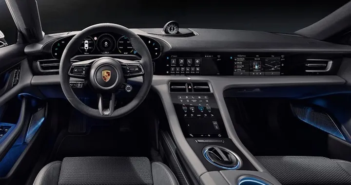 Porsche Taycan: ecco gli interni