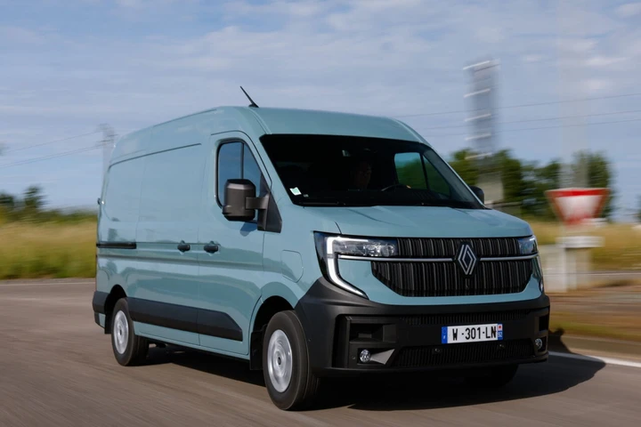 Renault Master fa incetta di premi ai Parkers Van and Pickup Awards 2025