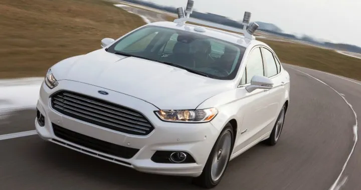 Ford Fusion Hybrid senza conducente
