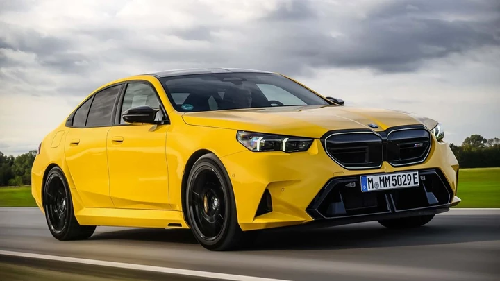 BMW va controcorrente: perché la berlina non morirà mai
