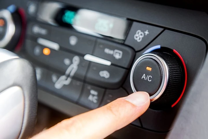 Aria condizionata auto rumorosa: cause e cosa fare