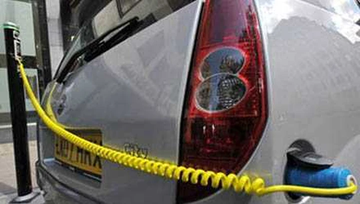 Auto elettrica: 4,7 milioni di punti per la ricarica