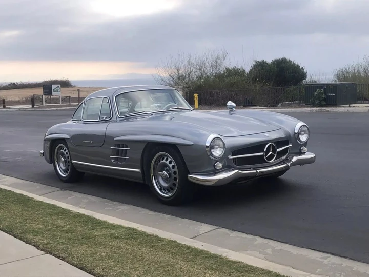 Mercedes-Benz 300SL Gullwing, lesa maestà: la replica folle su base SLK320