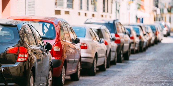 Parcheggiare l'auto: come fare e tipologie di parcheggio