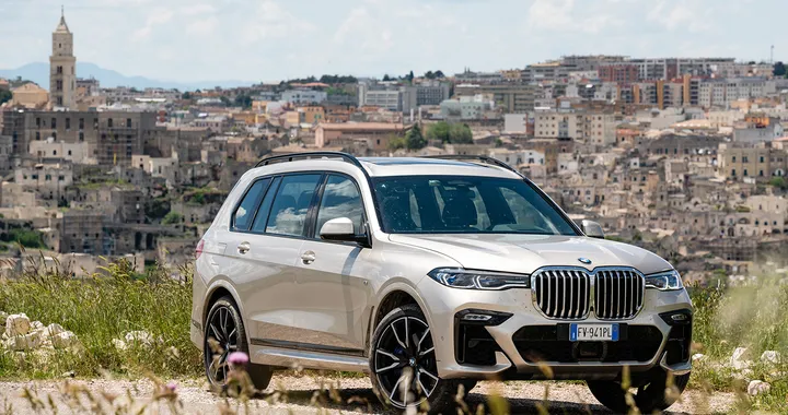 BMW X7: la prova su strada
