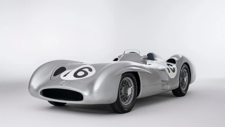Auto d’epoca da record: la Mercedes di Fangio venduta per 51 milioni
