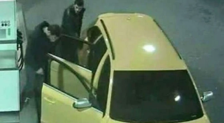 Audi gialla, autista in manette