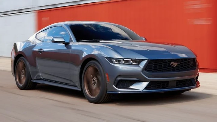Ford Mustang 2023, ancora più tecnologica e veloce