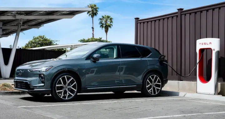 Volvo apre ai Supercharger Tesla: ricarica integrata anche in Italia