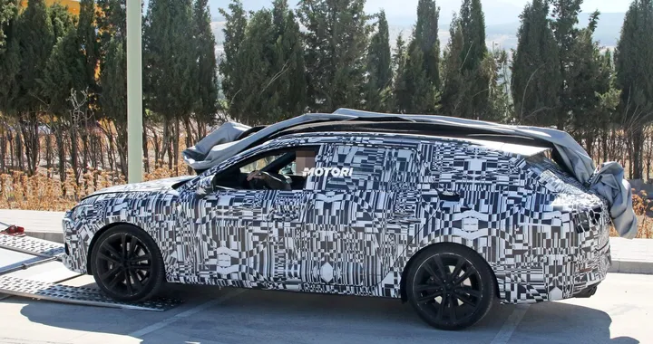 Cupra: le foto spia della nuova Leon R ST