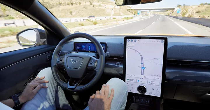 Ford BlueCruise: il futuro della guida a mani libere arriva in Europa