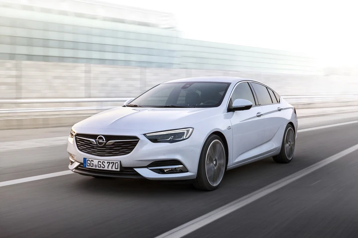Nuova Opel Insignia Grand Sport: immagini inedite