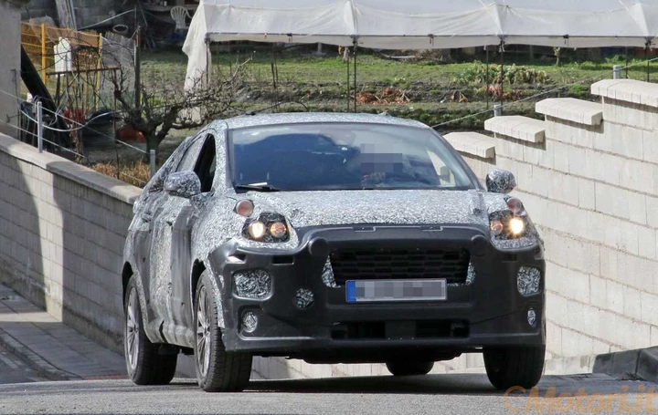 Ford Fiesta Based SUV - Spy photos