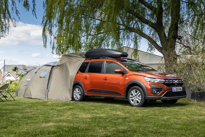 Dacia Jogger: il nuovo Pack Sleep lo trasforma in un piccolo camper [FOTO]