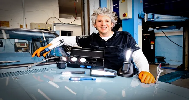 Edd China lascia la conduzione di Affari a Quattro Ruote