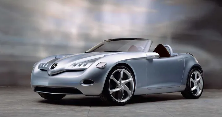 Mercedes SLA, inedita roadster a trazione anteriore
