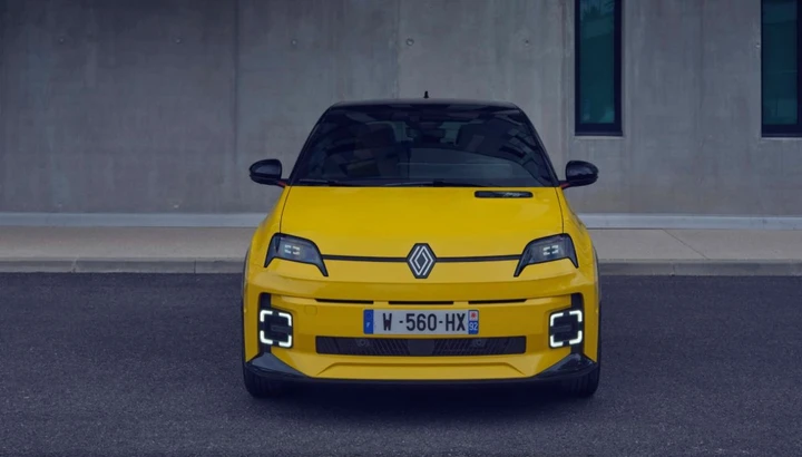 Per realizzare una Renault 5 viene impiegato lo stesso tempo di uno smartphone