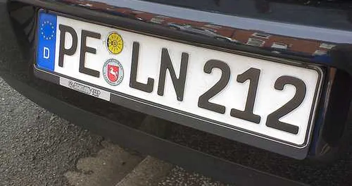Auto, Germania: via al passaggio di... targhe