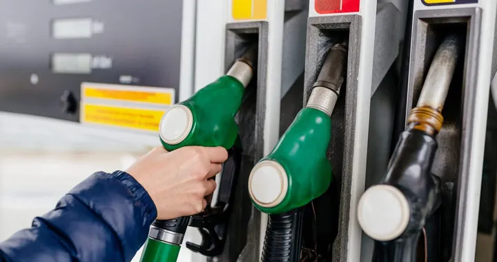 Truffe ai distributori di carburante, attenti a quella dei 5 euro: come proteggersi