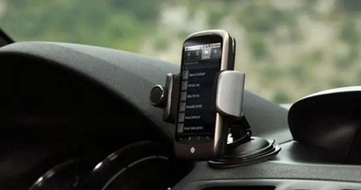 Lo smartphone che rileva le buche sull'asfato